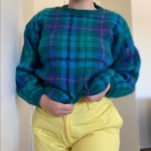 Lightweight crew neck sweater.